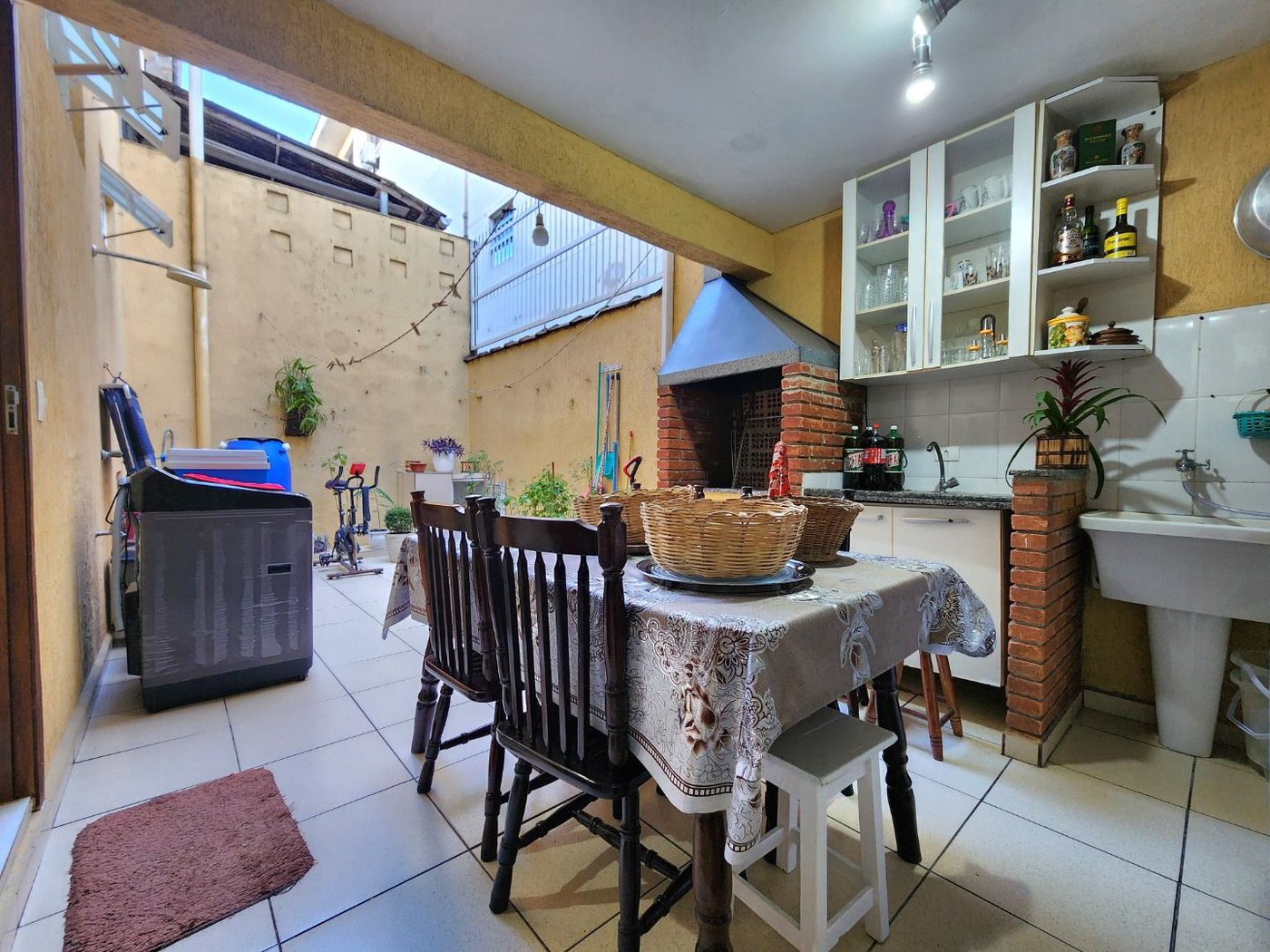 Casa próximo da praia com 3 dormitórios à venda, 128 m² por R$ 1.300.000 - Pompéia - Santos/SP