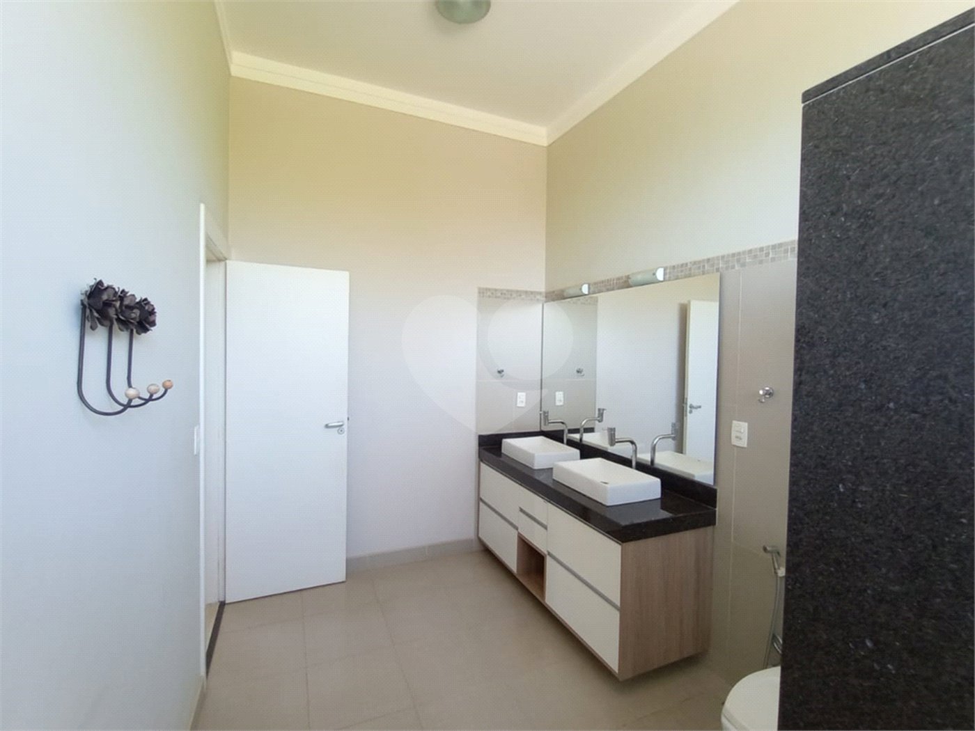 Casa à venda com 3 suítes em Vila Nastri, Itapetininga, SP
