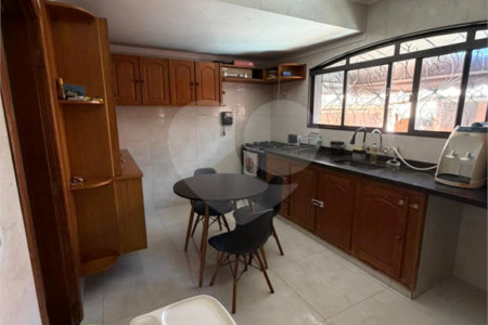 Sobrado à venda com 4 quartos, sendo 1 suíte,  em Jardim Santa Rosa, Araraquara, SP