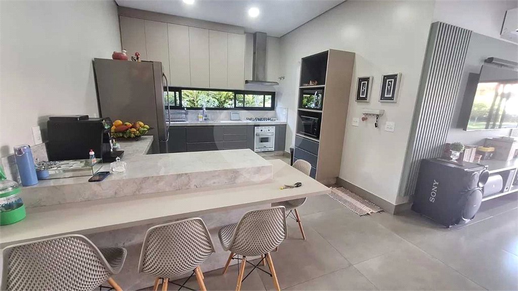 Casa à venda com 3 quartos, sendo 1 suíte, no condomínio Vale do Lago, Sorocaba - SP