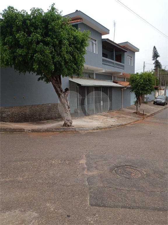 Sobrado à venda com 5 quartos em Jardim Itapuã, Sorocaba, SP