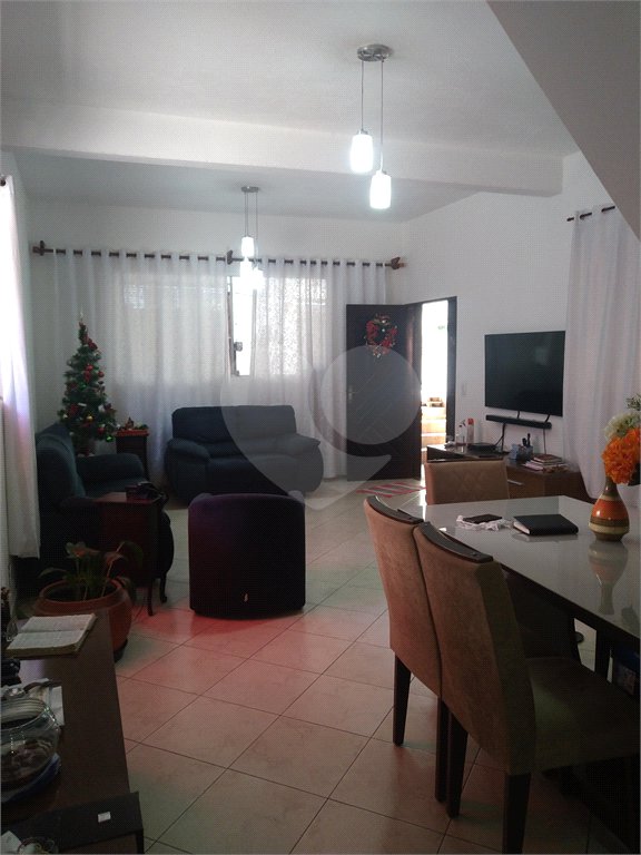 Casa à venda com 4 quartos, sendo 1 suíte, em Vila Pirajussara, São Paulo, SP