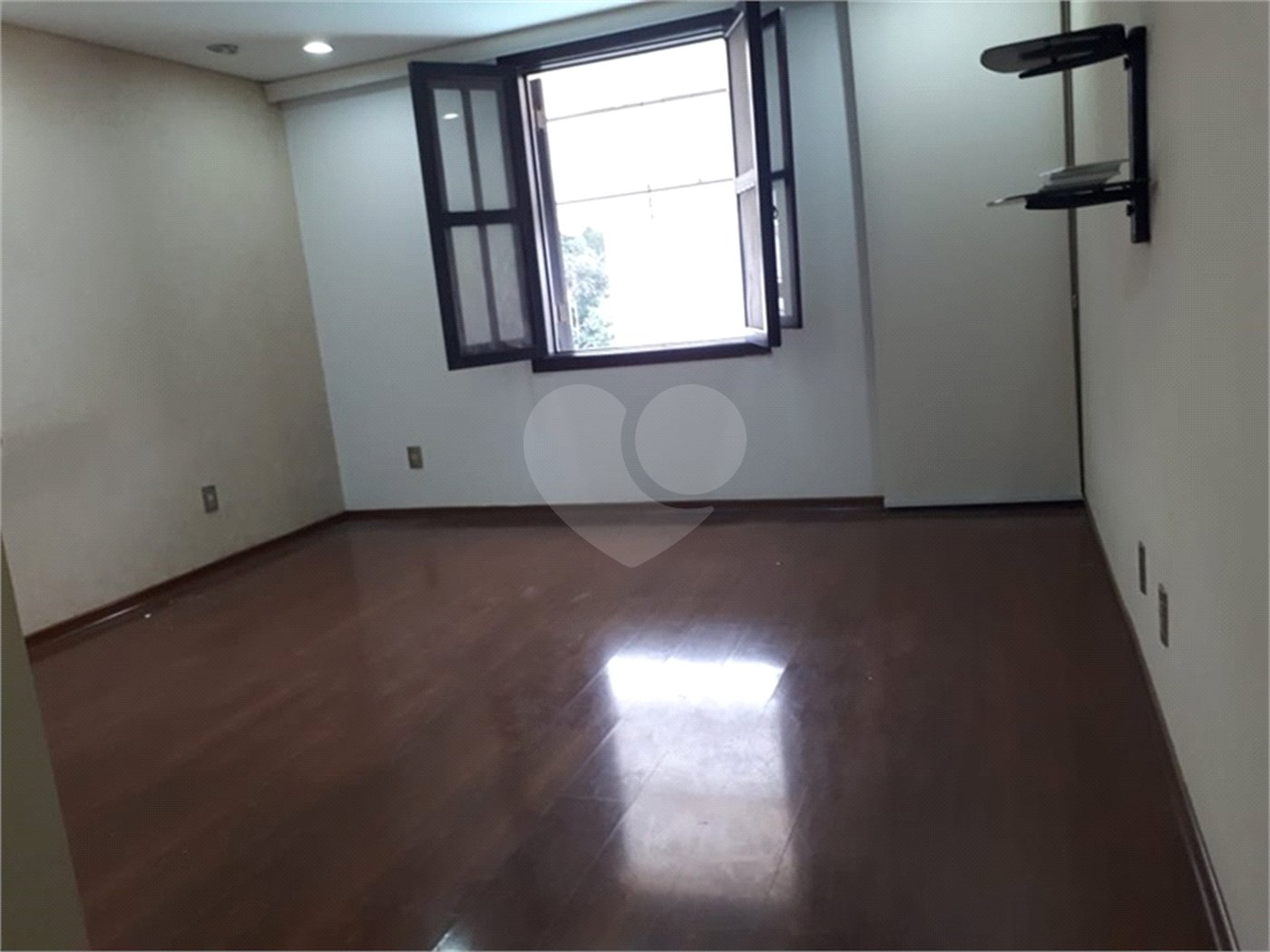 Sobrado à venda com 5 quartos, sendo 3 suítes, em Tremembé, São Paulo, SP