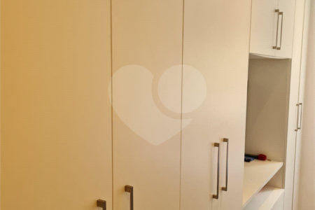 Apartamento à venda com 3 quartos, sendo 1 suíte,  em Vila Andrade, São Paulo, SP