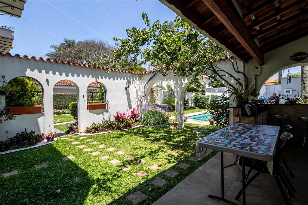 Casa à venda com 4 quartos, sendo 2 suítes,  em Interlagos, São Paulo, SP