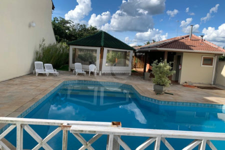 Casa à venda com 5 suítes no condomínio Jardim São Felipe, Atibaia - SP