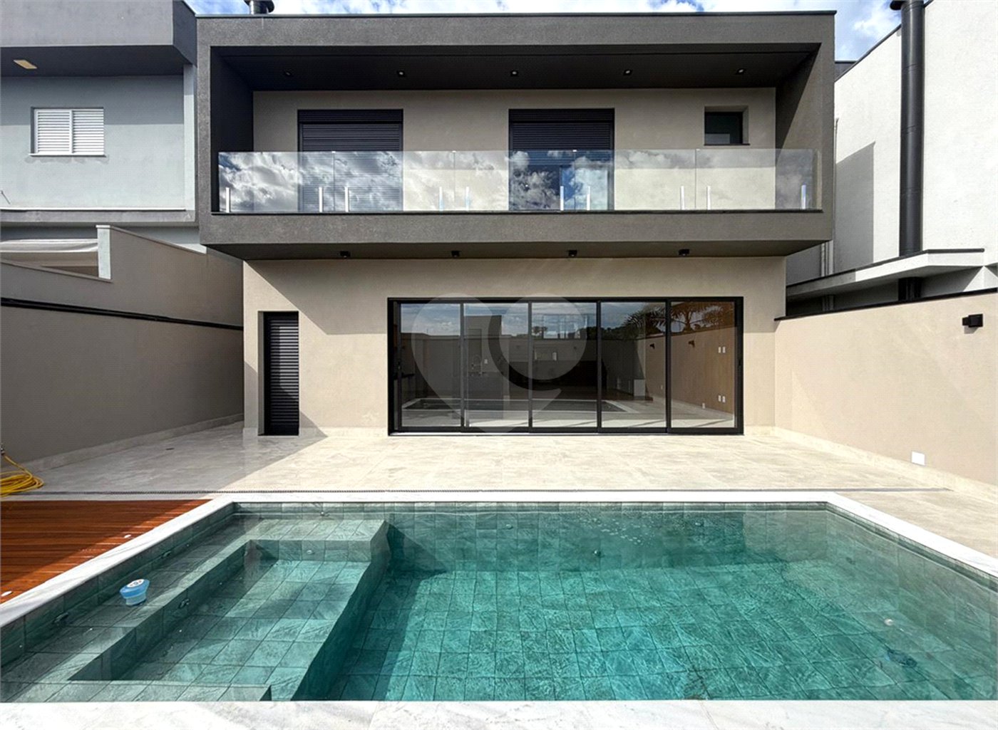 Casa à venda com 3 suítes no condomínio Villa do Sol, Valinhos - SP