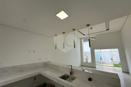 Casa à venda com 2 quartos, sendo 1 suíte, em Guriri, Cabo Frio, RJ