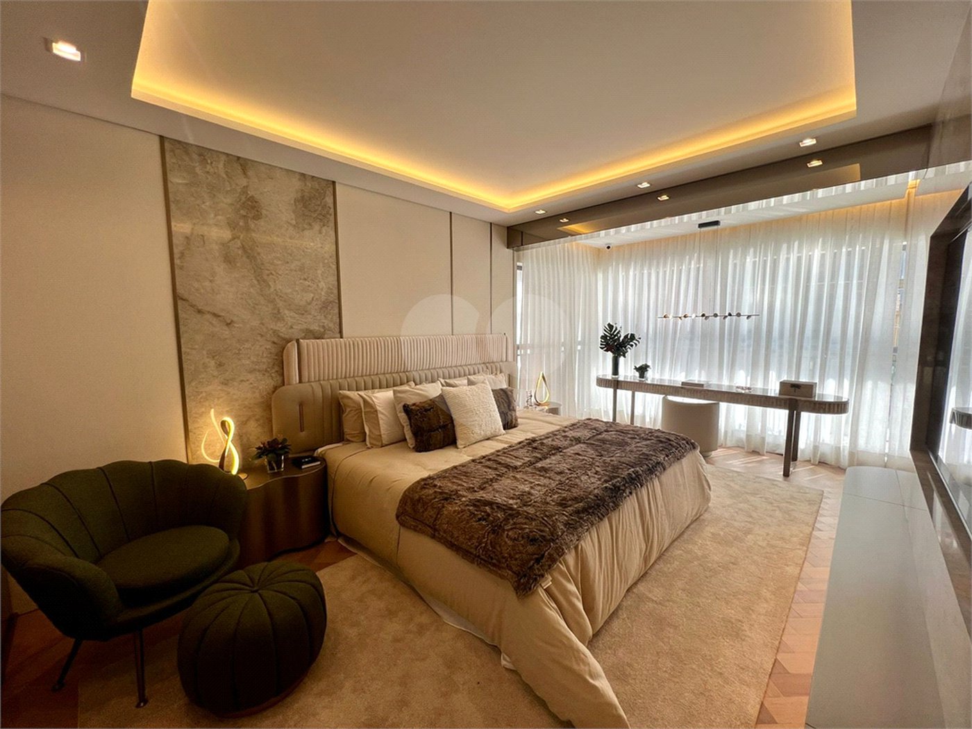 Apartamento à venda com 4 quartos, sendo 3 suítes,  em Jardim das Acácias, São Paulo, SP