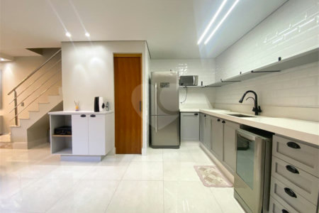 Sobrado à venda com 3 quartos, sendo 1 suíte, em Vila Nivi, São Paulo, SP