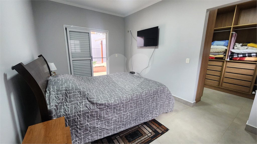 Casa à venda com 4 quartos, sendo 2 suítes, no condomínio Marambaia, Vinhedo - SP