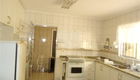 Sobrado à venda com 3 quartos, sendo 1 suíte,  em Jardim Peri, São Paulo, SP