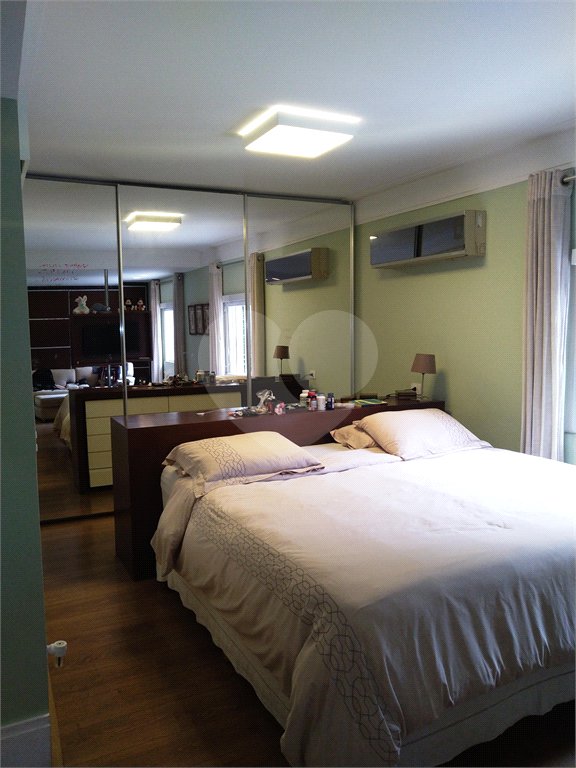 Casa à venda com 4 quartos, sendo 3 suítes, em Vila Tramontano, São Paulo, SP