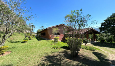 Casa Térrea à venda com 4 quartos, sendo 2 suítes,  em Alpes D'Ouro, Bom Jesus dos Perdões, SP