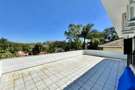 Casa à venda com 5 quartos, sendo 4 suítes, no condomínio Parque dos Príncipes, São Paulo - SP
