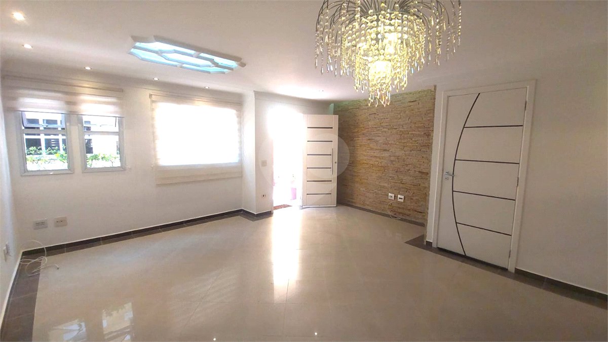 Casa para alugar com 3 quartos, sendo 1 suíte, no condomínio Santanna, São Paulo - SP