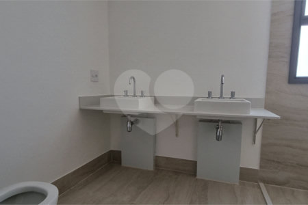 Apartamento à venda com 3 suítes em Moema, São Paulo, SP