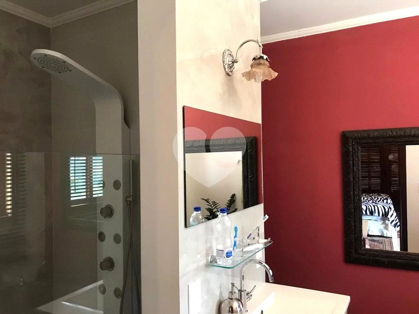 Casa à venda com 5 quartos, sendo 3 suítes, no condomínio Alpes da Cantareira, Mairiporã - SP