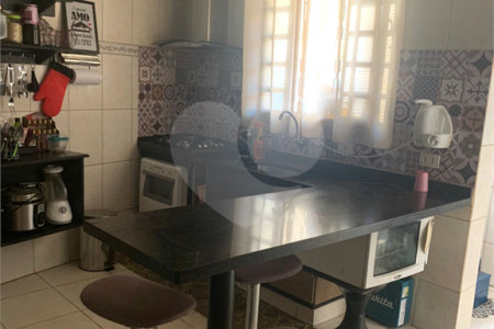 Casa à venda com 4 quartos, sendo 1 suíte, em Loteamento Shangrilá, Valinhos, SP