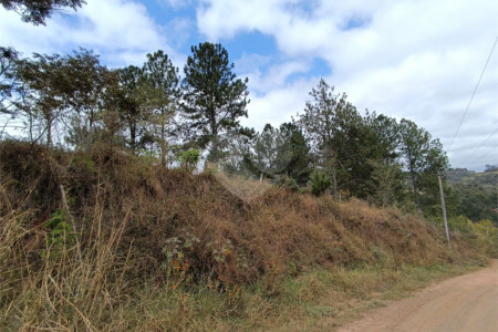 Chácara à venda com 3 quartos, sendo 1 suíte, em Dos Mendes, São Roque, SP
