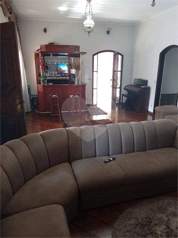 Casa Térrea Assobradada com Varanda Gigante no Jardim Líbano