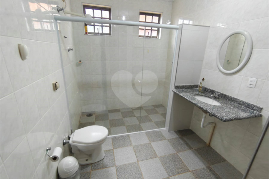 Casa à venda com 4 quartos, sendo 2 suítes,  em Country Residencial Felix, Bom Jesus dos Perdões, SP