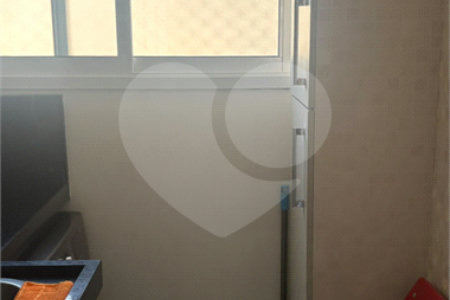 Apartamento à venda com 3 quartos, sendo 1 suíte, em Conjunto Residencial Irai, Suzano, SP
