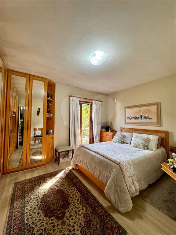Casa à venda com 3 quartos, sendo 1 suíte, no condomínio Morada dos Pássaros, São Paulo - SP