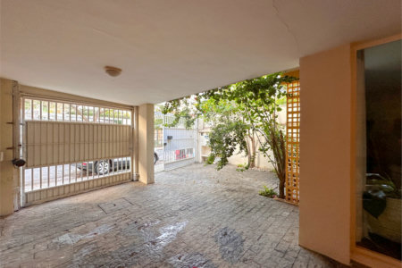 Casa à venda com 3 quartos, sendo 1 suíte,  no condomínio Barão do Triunfo, São Paulo - SP