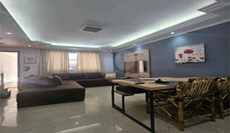 Casa à venda com 3 quartos, sendo 1 suíte, no condomínio Residencial Villagio Vitória, Guarulhos - SP