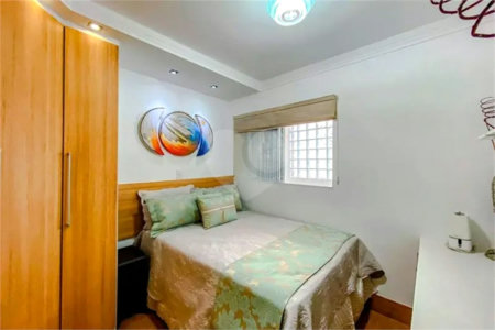 Casa à venda com 3 suítes no condomínio Oiti Residencial, São Paulo - SP