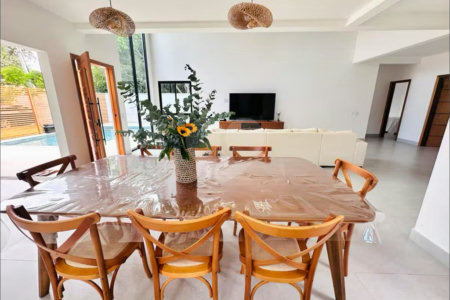 Casa à venda com 6 quartos, sendo 4 suítes,  em Caravelas, Armação dos Búzios, RJ