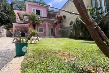 Casa à venda com 4 quartos, sendo 3 suítes, no condomínio Fazenda Cantagalo, Rio de Janeiro - RJ