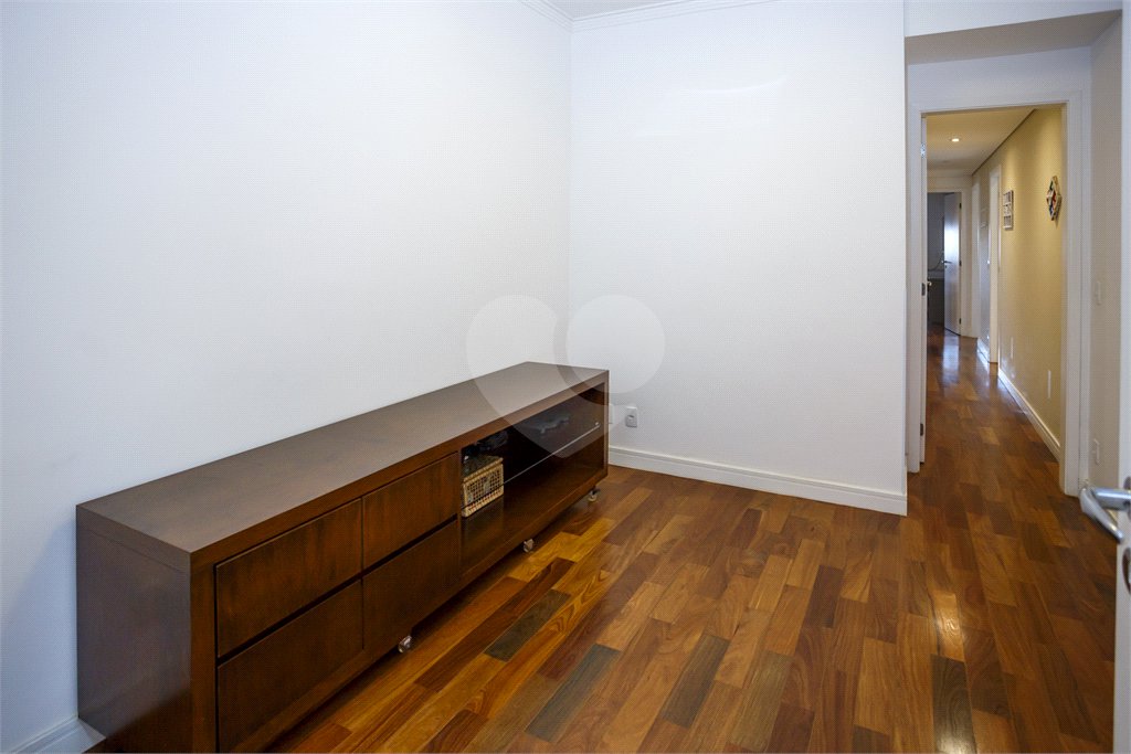 Apartamento à venda com 3 suítes em Campo Belo, São Paulo, SP