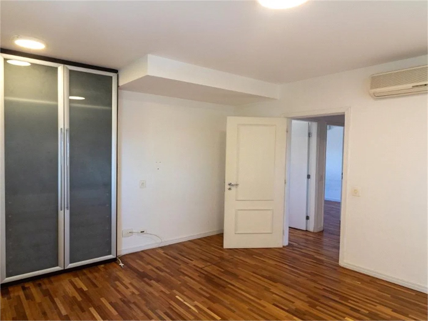 Apartamento à venda com 4 suítes em Jardim Leonor, São Paulo, SP