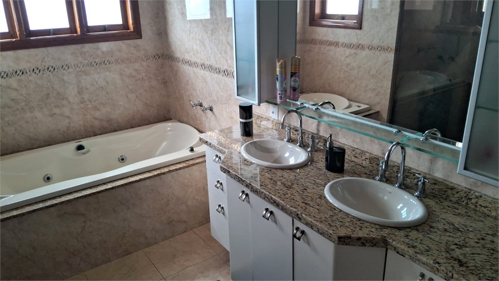 Sobrado à venda com 4 quartos, sendo 2 suítes, em Jardim Quisisana, Poços de Caldas, MG