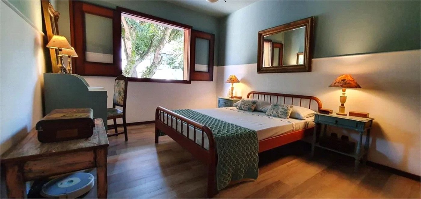 Casa à venda com 5 suítes em Jardim Leonor, São Paulo, SP
