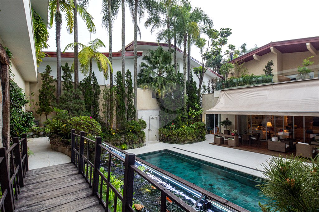 Casa à venda com 5 suítes em Jardim Cordeiro, São Paulo, SP
