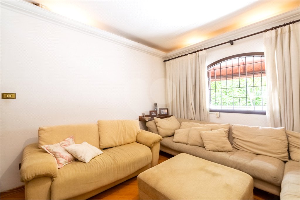 Casa à venda com 4 quartos, sendo 2 suítes, em Campo Belo, São Paulo, SP