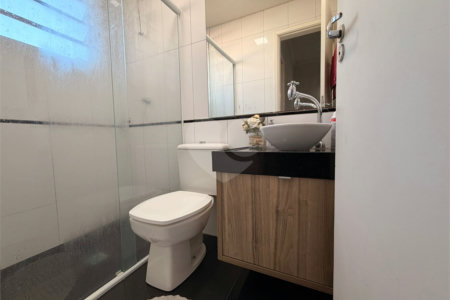 Casa à venda com 3 quartos, sendo 1 suíte, no condomínio Village Sarriá, Sorocaba - SP