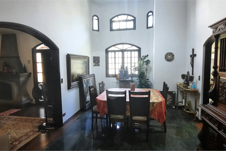 Casa à venda com 4 quartos, sendo 1 suíte, no condomínio Parque Imperial da Cantareira, Mairiporã - SP