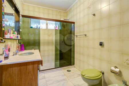 Casa Térrea à venda com 5 quartos, sendo 4 suítes, em Interlagos, São Paulo, SP