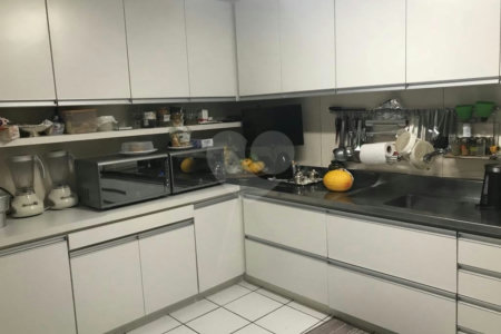 Casa à venda com 5 quartos, sendo 2 suítes,  em Jardim Everest, São Paulo, SP