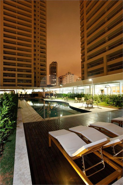 Apartamento à venda com 3 suítes em Moema, São Paulo, SP