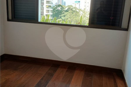 Apartamento à venda ou para alugar com 4 quartos, sendo 1 suíte,  em Vila Andrade, São Paulo, SP