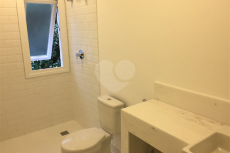 Casa à venda com 4 quartos, sendo 2 suítes, no condomínio Residencial Morumbi, São Paulo - SP