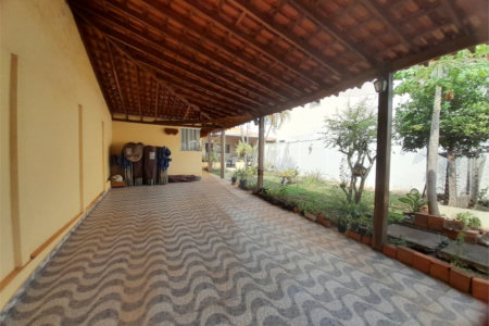 Sobrado à Venda no Parque Fehr – 3 Dormitórios e Área Gourmet em Rua Tranquila