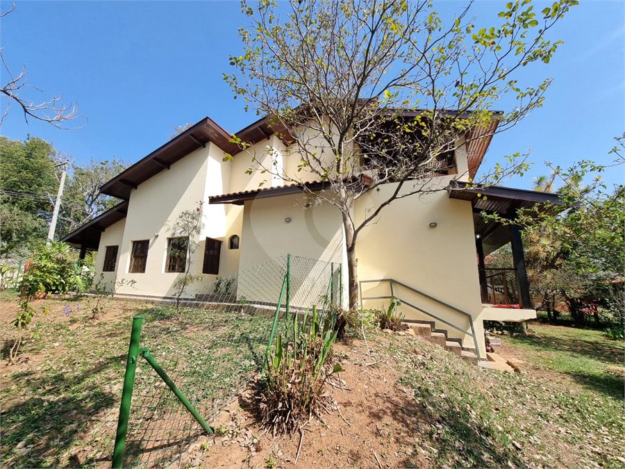 Casa à venda com 4 quartos, sendo 2 suítes, em Bosque, Vinhedo, SP
