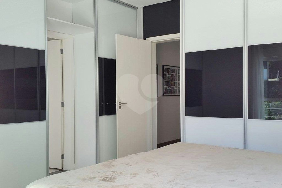 Casa à venda com 6 quartos, sendo 3 suítes, no condomínio Travessa Manuel Antônio Ferreira,85, São Paulo - SP