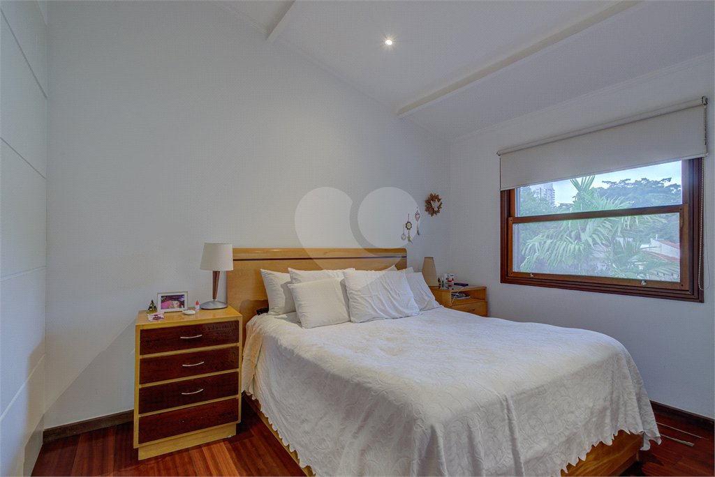 Casa à venda com 4 quartos, sendo 2 suítes, no condomínio Vila Antonieta, São Paulo - SP